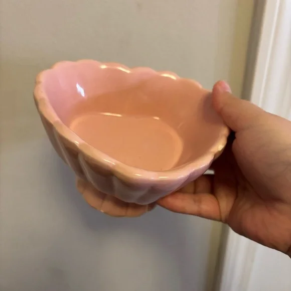Pink Heart Shaped Scalloped Pedestal Ceramic Bowl - Picture 10 of 16